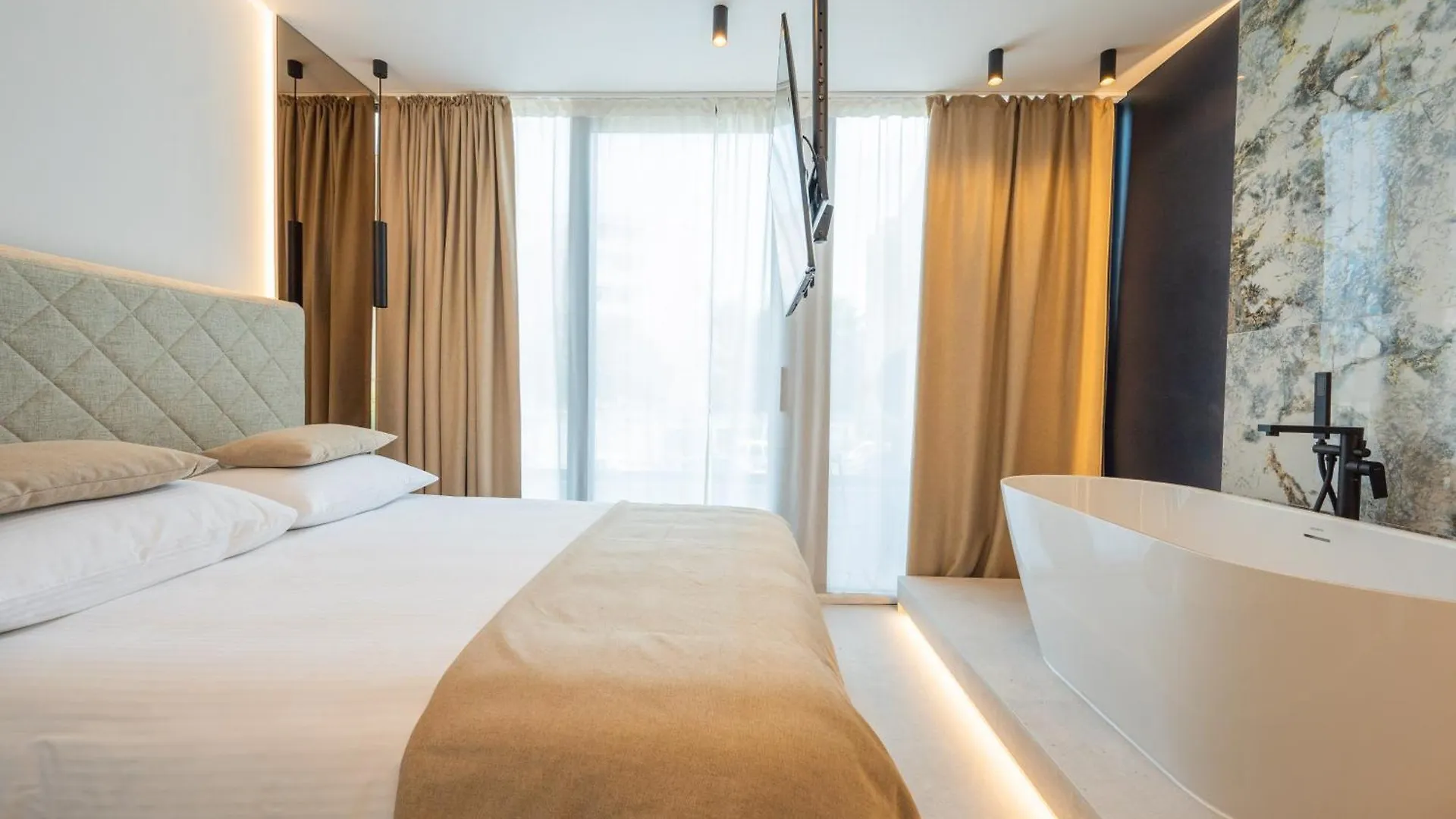 Samstag Parkzone Hotell Split 4*,