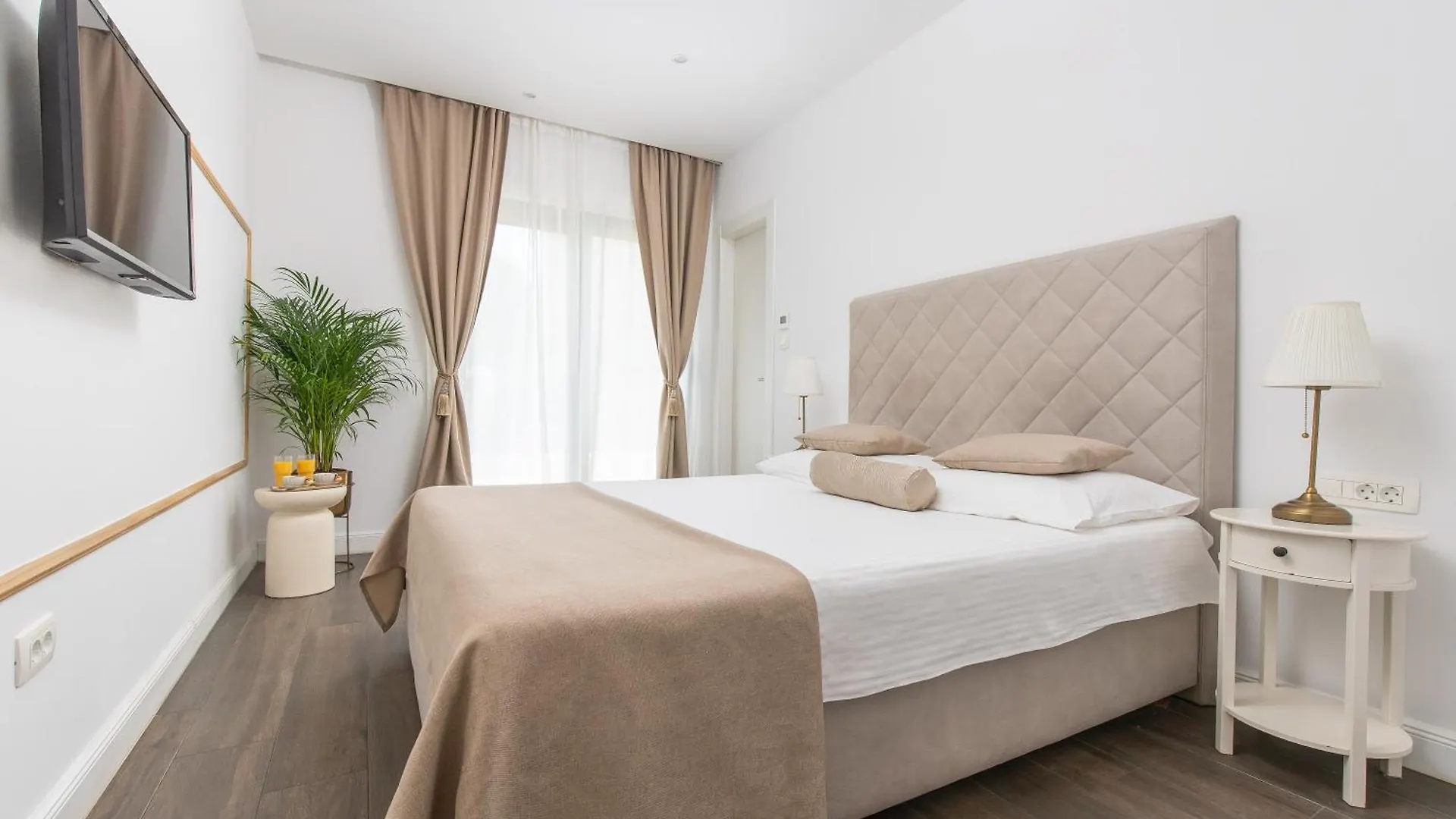 ****  Samstag Parkzone Hotel Split Croácia
