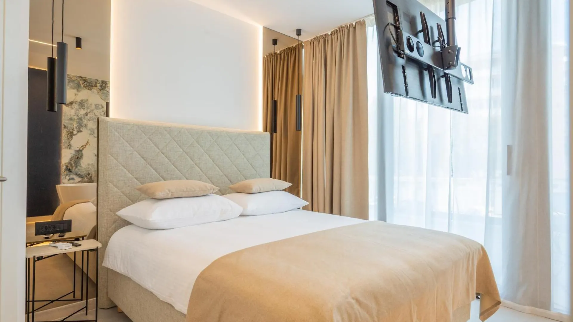 ****  Samstag Parkzone Hotel Split Croácia