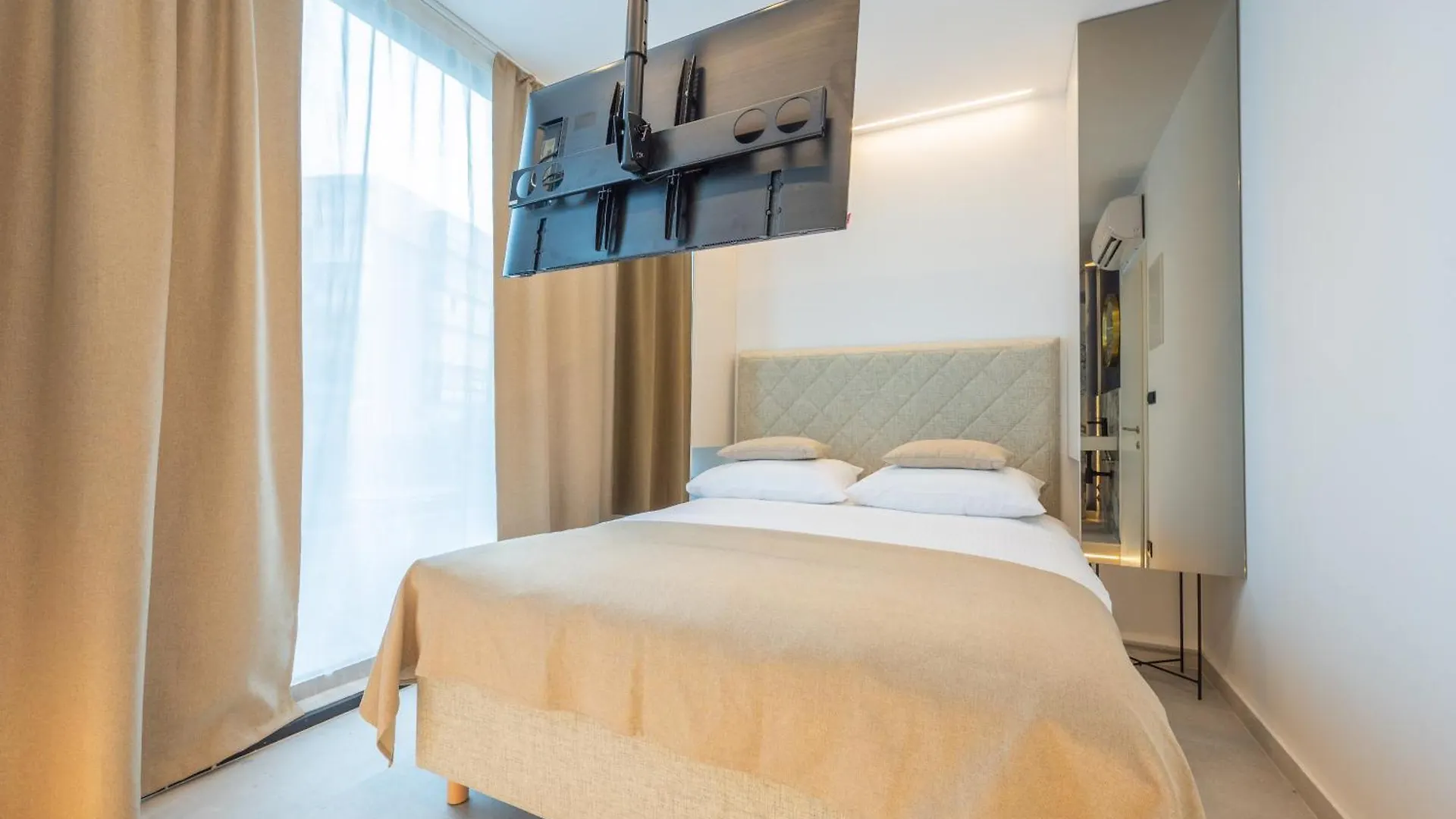 ****  Samstag Parkzone Hotel Split Croácia